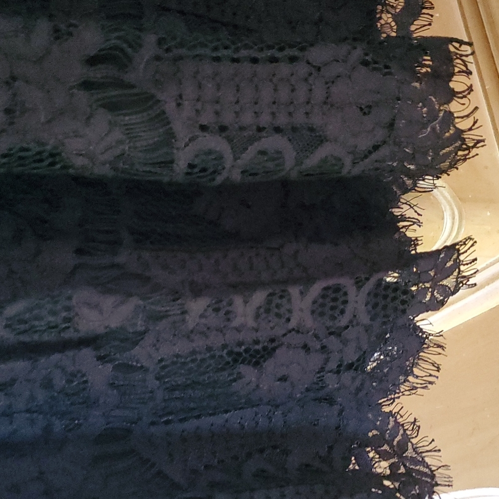 Black lace dress - Picture 2 of 7